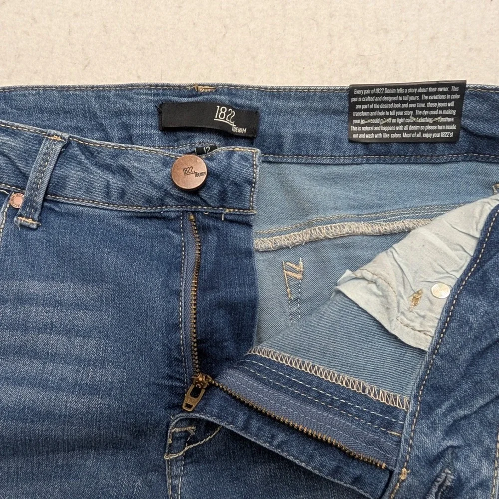 NWT 1822 Denim Bermuda Shorts Womens 12 Blue Stretch Medium Wash CA99M4071D3